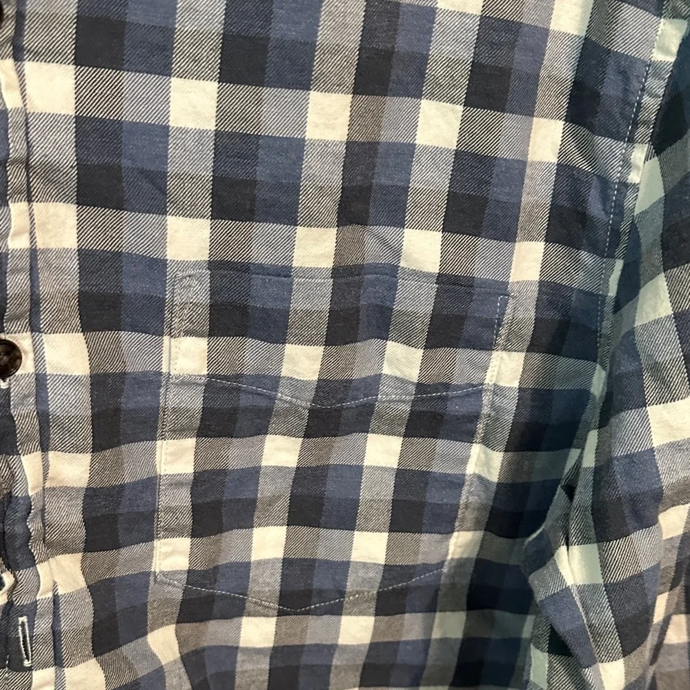 0098 Banana Republic Navy and White‎ Plaid Shirt men’s size large